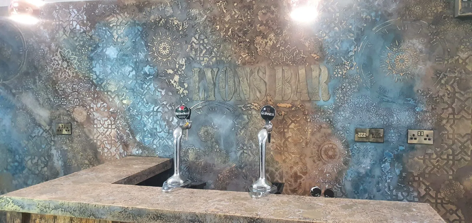 Venetian plaster with luminous sheen